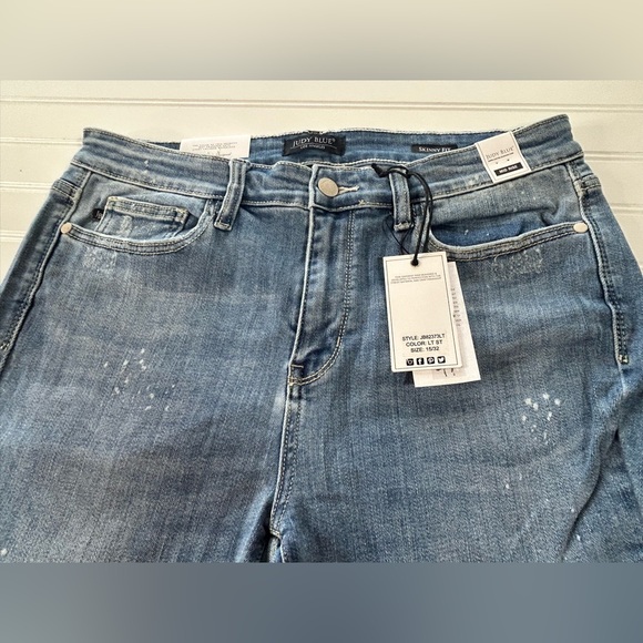 NWT Judy Blue Bleach Splash Mid Rise Shark Bite Skinny Jeans - Picture 9 of 14